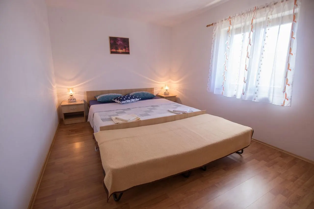 Apartments Nusret Čunski Croacia